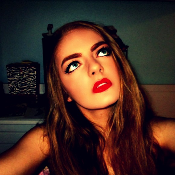 Meet your Posher, Alexis - Picture 1 of 1